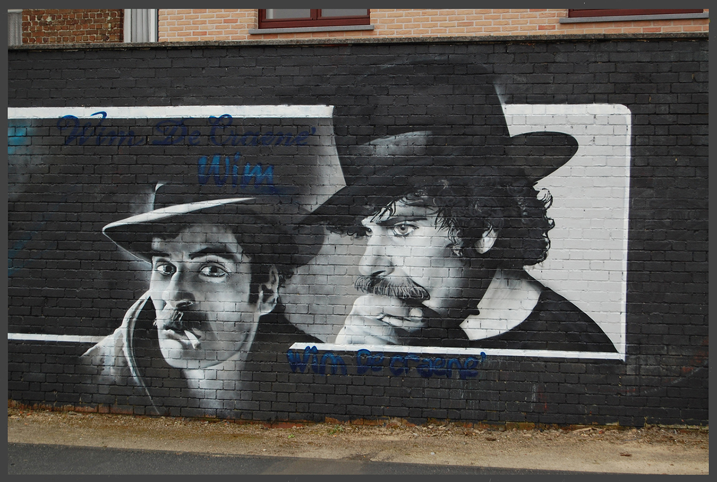April 2011, muurschildering van grafittikunstenaar Caz-n